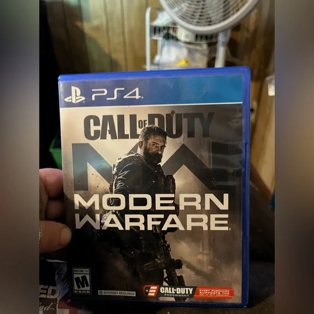 PS4 Call of Duty Modern Warfare game - Picture 1 of 2